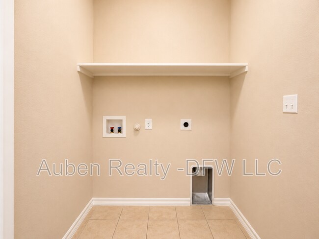 Building Photo - 1330 Piedmont Dr