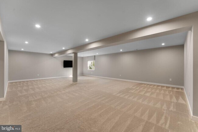 Building Photo - 143 Hood Farm Dr