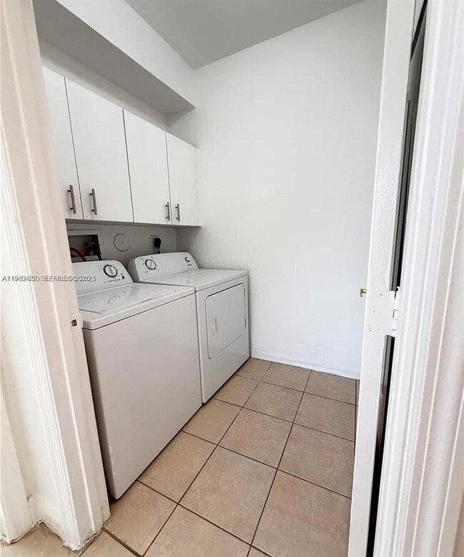 Building Photo - 2650 E Aragon Blvd