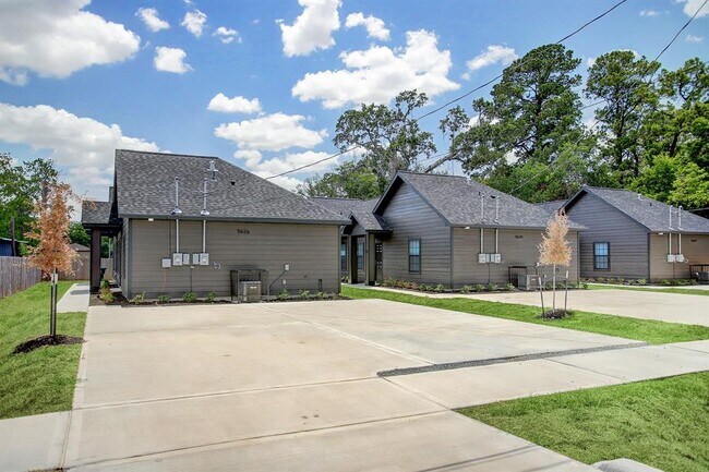 Building Photo - 5622 Kittridge St