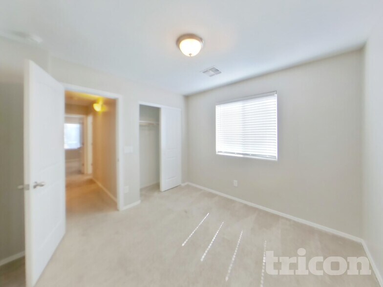Building Photo - 1502 E Mayfield Dr