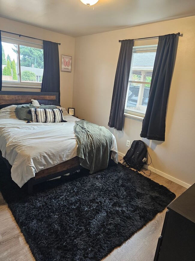 Building Photo - North Burien rambler rental home - 3 bedro...