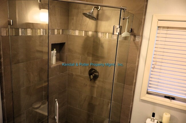 Building Photo - Furnished Yacht Harbor Retreat