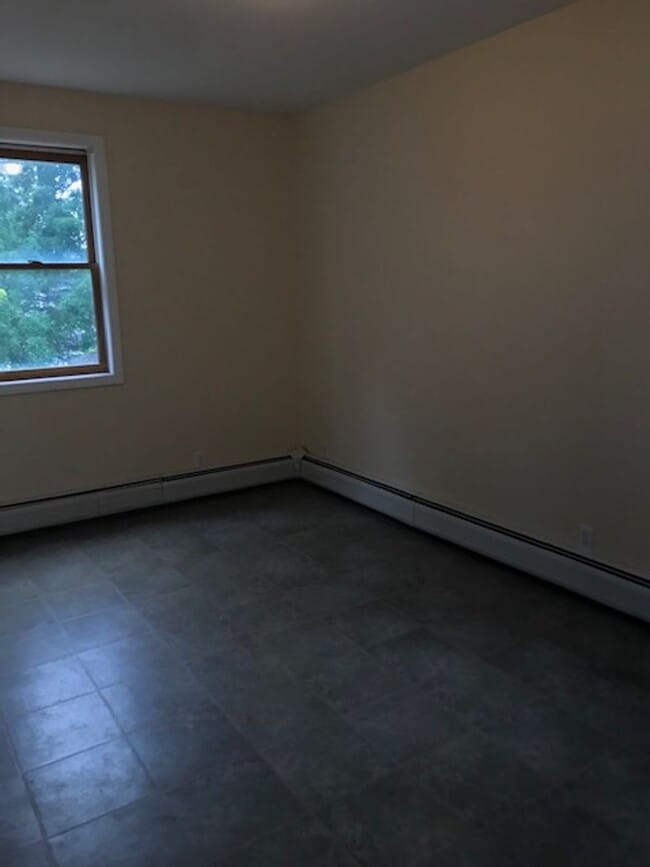 Building Photo - 309 W Broad St