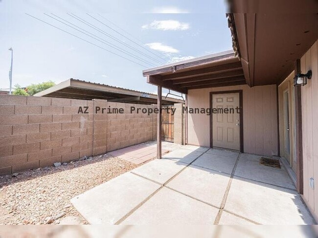 Building Photo - 922 S Acapulco Ln