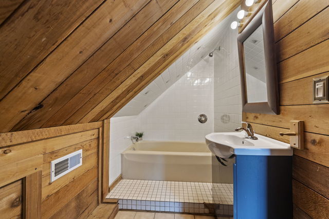 Building Photo - 438 S Wright St