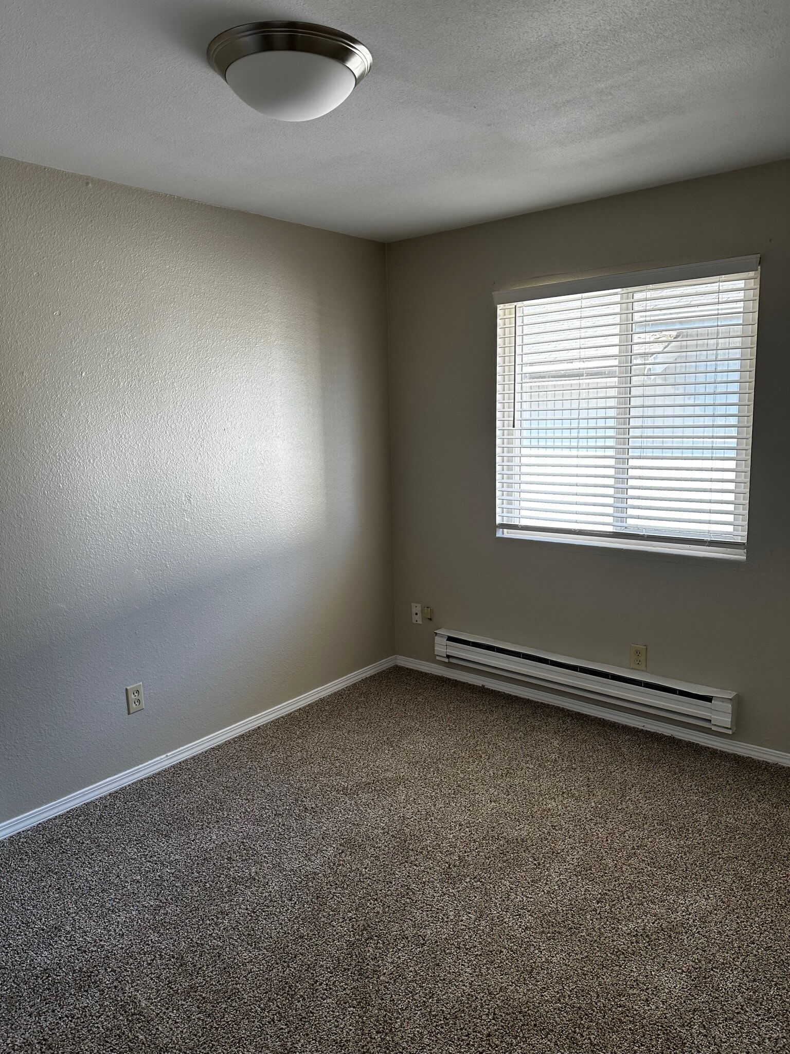 Good size 2nd bedroom - 6719 S Monroe St