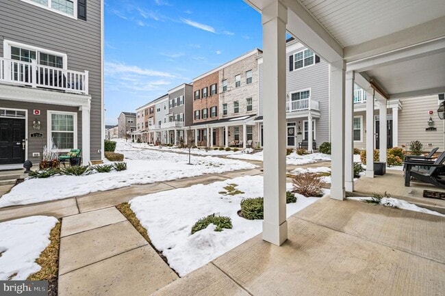 Building Photo - 127 Gaslight Aly