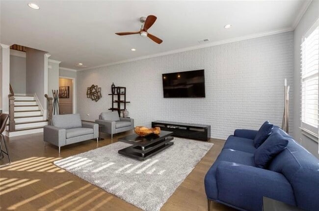 Building Photo - 3458 Fenton Dr