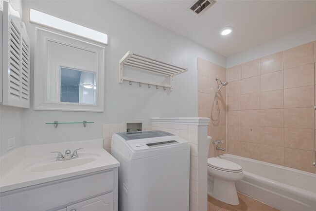 Building Photo - 811 Wax Myrtle Ln