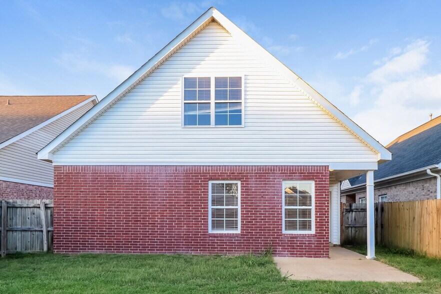 Building Photo - 9885 White Poplar Dr