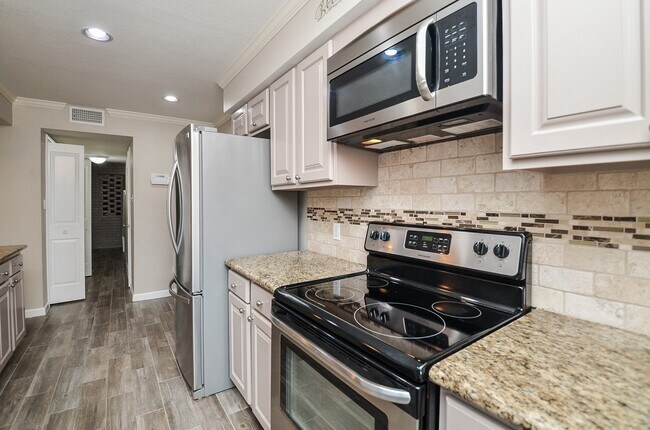 Building Photo - 13074 Trail Hollow Dr