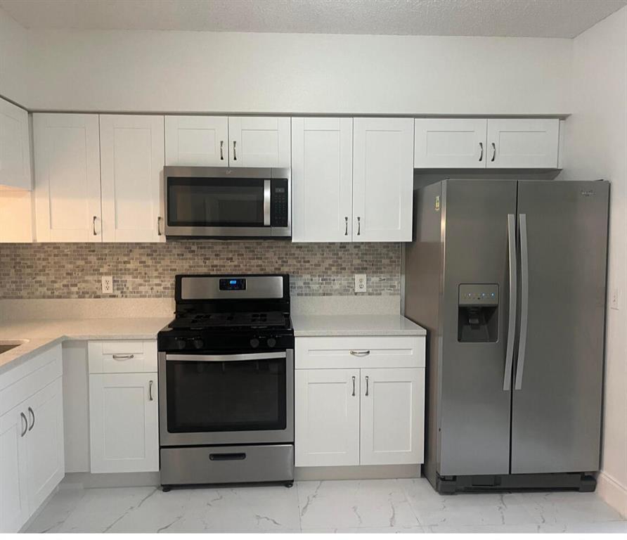 Building Photo - 7870 Dixie Beach Cir