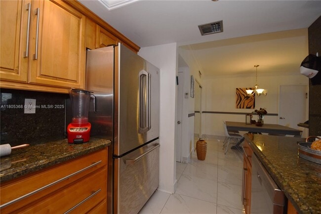 Building Photo - 3731 N Country Club Dr