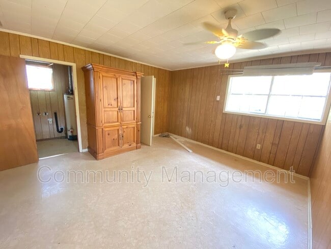 Building Photo - 821 W Garfield St