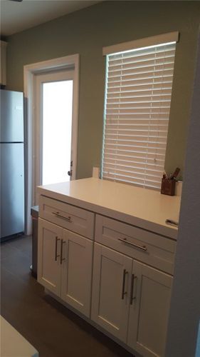 Building Photo - 604 NE 2nd St