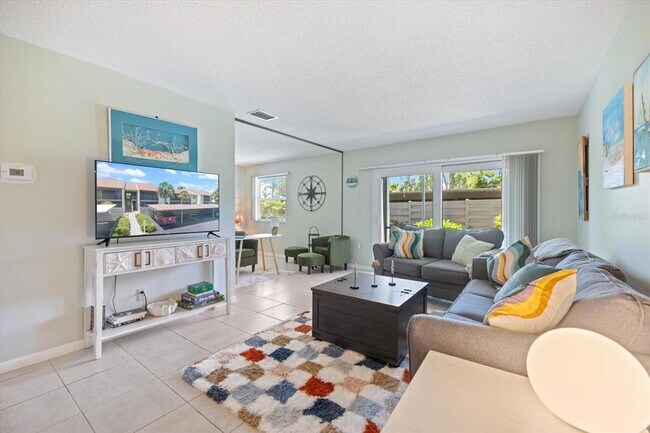 Building Photo - 634 Bird Bay Dr E