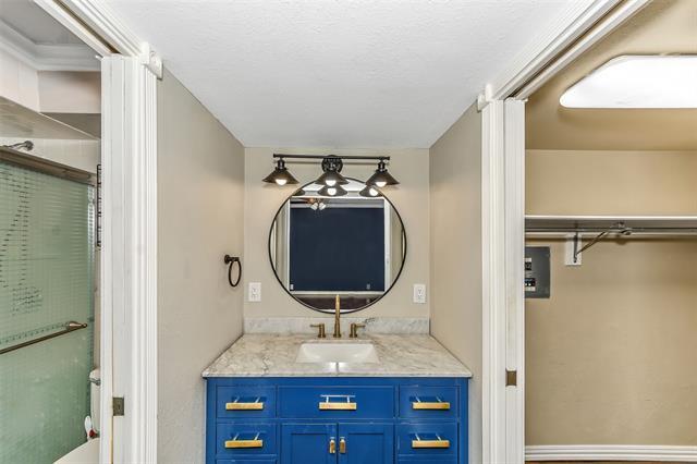 Building Photo - 7906 Royal Ln