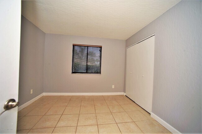 Building Photo - 2100 Forest Knoll Dr NE