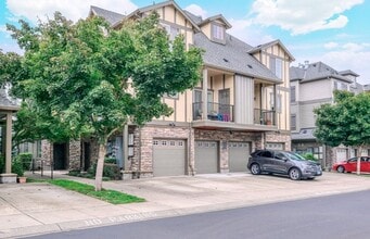 Building Photo - 856 NE Wheelock Pl