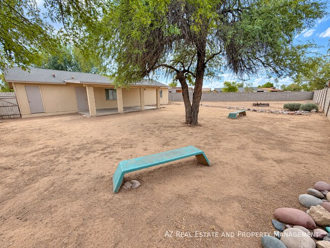 Building Photo - 4528 W Palm Ln