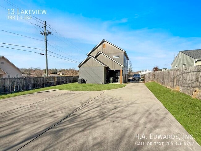 Building Photo - 13 Lakeview-