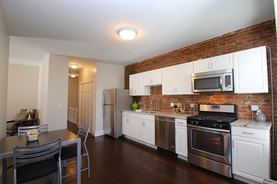 Primary Photo - 20 Tennyson St