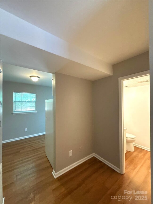 Building Photo - 409 Hawley Ave
