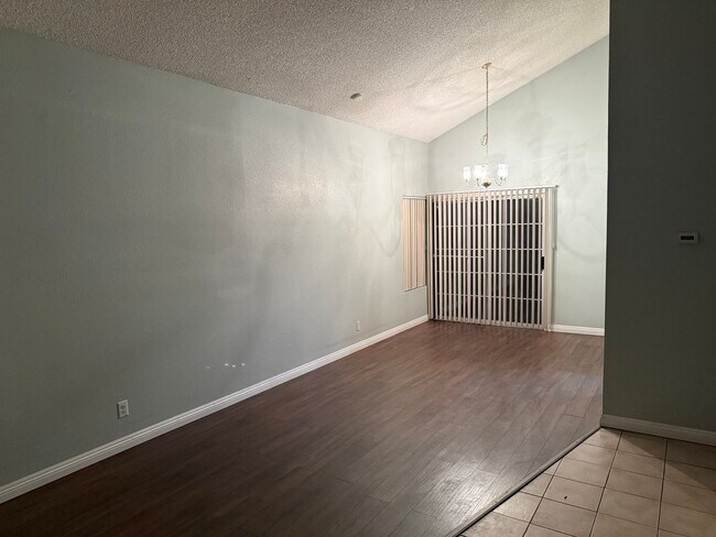 Building Photo - 2 Story Home in Spring Valley