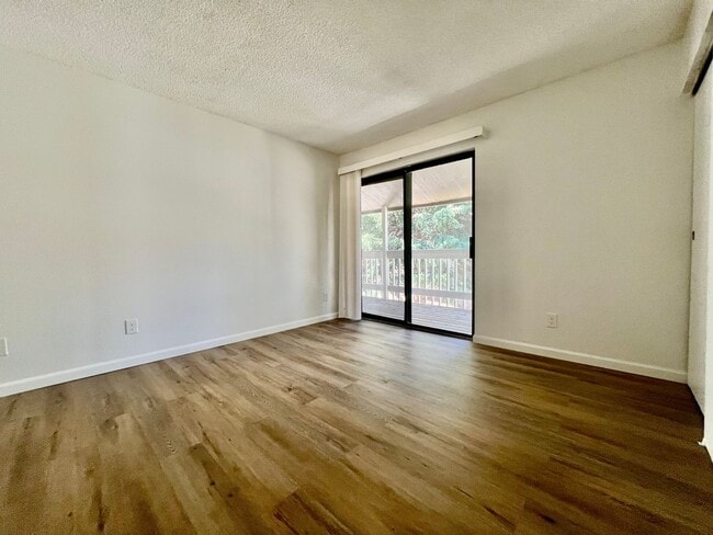 Building Photo - Fantastic 3-bedroom, 2-bathroom condo in desirable community