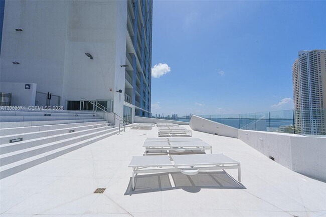 Building Photo - 325 S Biscayne Blvd