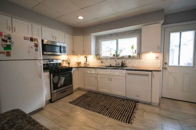 Building Photo - 928 Hoffman St