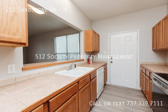 Building Photo - 212 Sandstone Dr
