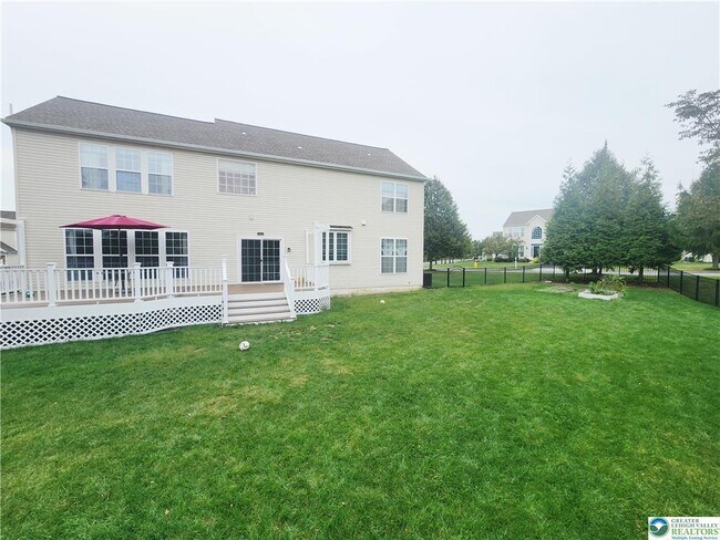 Building Photo - 8858 Pathfinder Rd