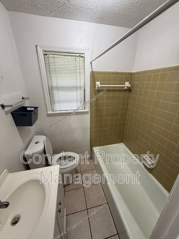 Building Photo - 929 Magnolia Dr