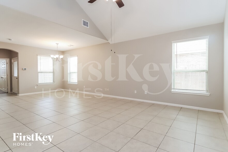 Building Photo - 9207 Penfield Dr