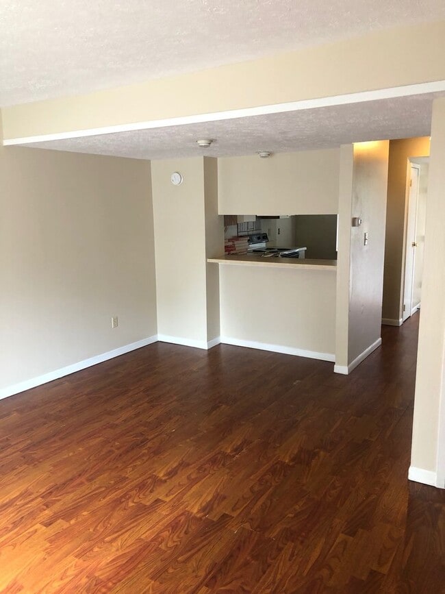 Building Photo - 3 bedroom, 2.5 bathroom townhome: Timber Ridge