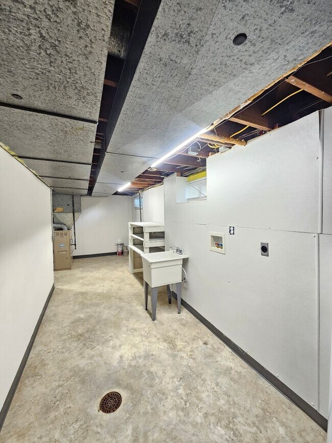 Building Photo - $2,500 - 4 Bed / 2 Bath Beautiful Home in ...