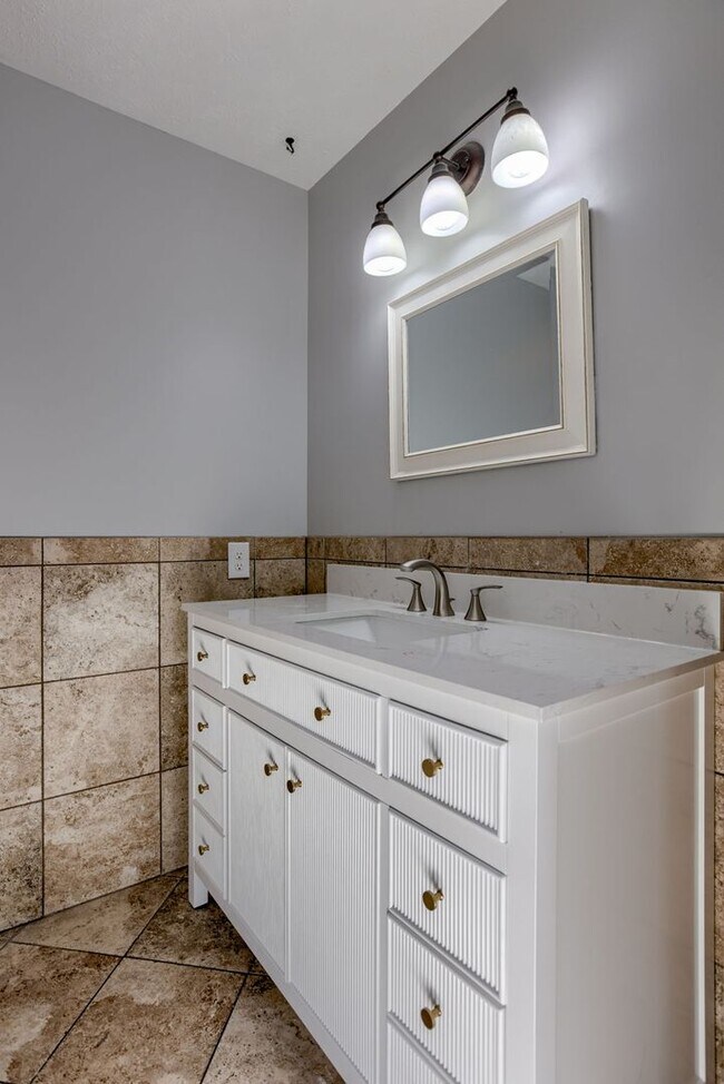 Building Photo - Spacious 5 Bed Fountain Hills Gem!!