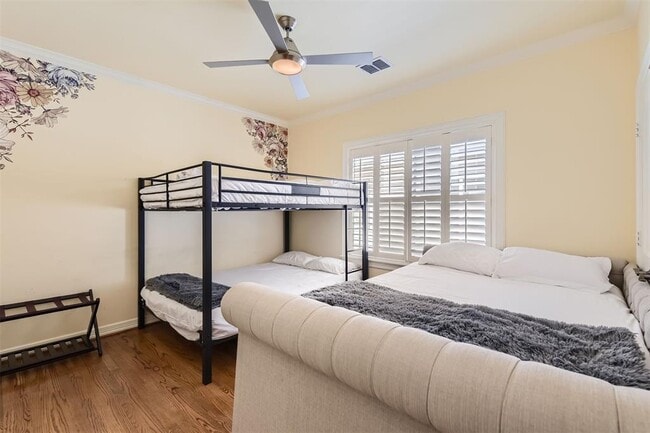 Building Photo - 2390 W 8th St