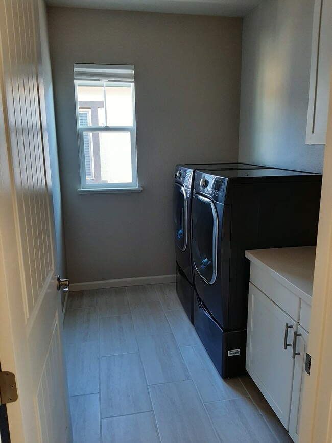 Building Photo - 5542 Kennedy Pl