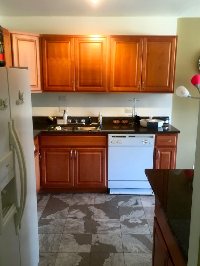 Building Photo - 5445 N Sheridan Rd