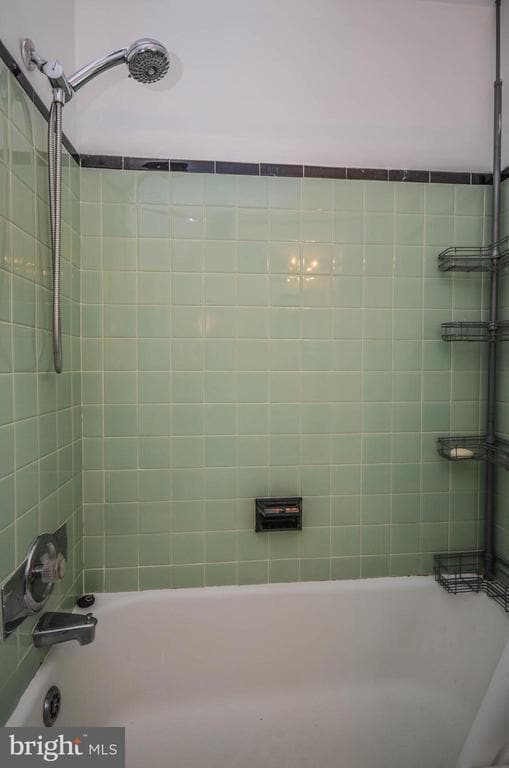 Building Photo - 3313 W Coquelin Terrace