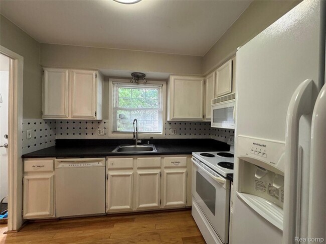 Building Photo - 1775 Brentwood