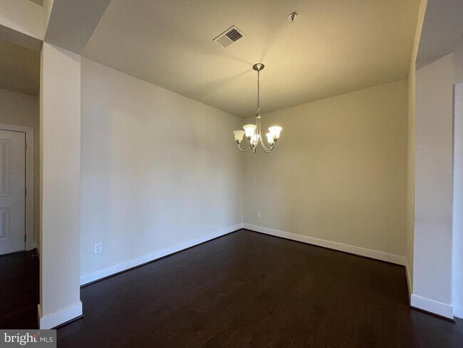 Building Photo - 2903 Bleeker St