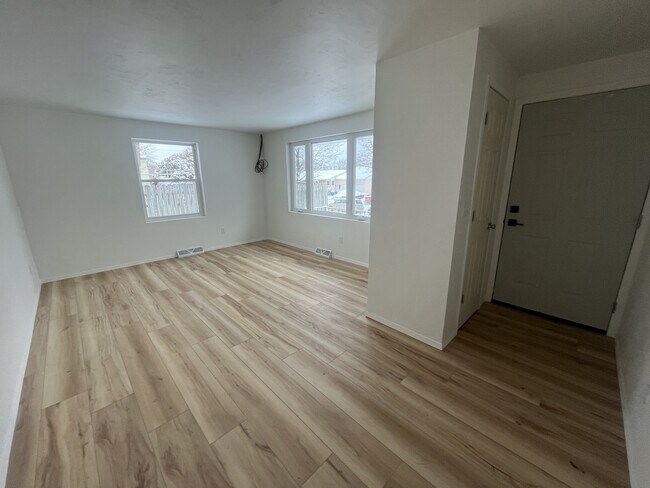 Building Photo - 1714 S 15th St