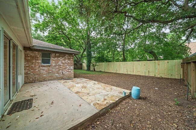 Building Photo - 9715 Lawngate Dr