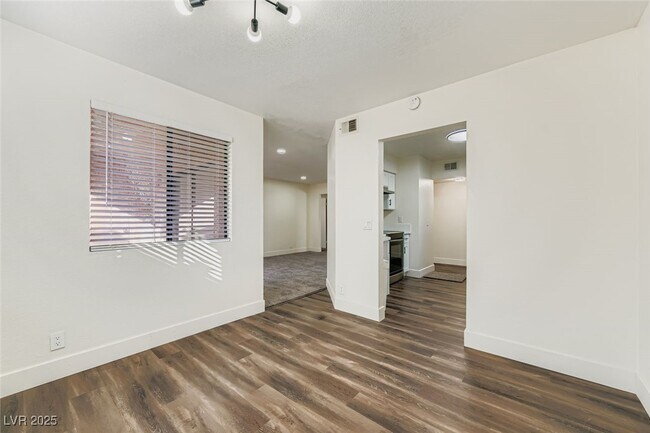 Building Photo - 3151 N Soaring Gulls Dr