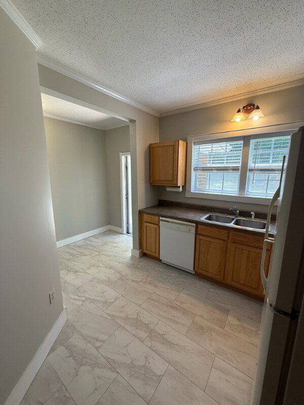 Building Photo - 2030 Emoriland Blvd