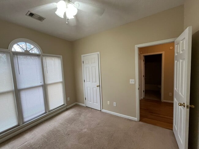 Building Photo - Home You’ll Love Coming Home To